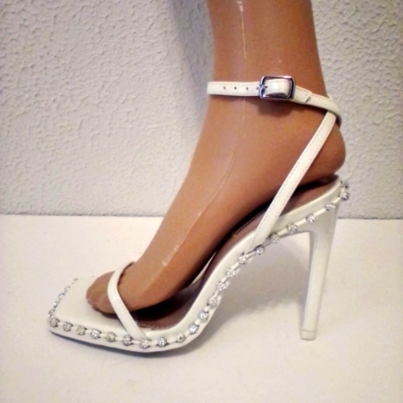 Steve Madden White Rhinestone Faux Leather Ankle Toe Strap 4 1/2" Heels sz 7.5 M - Picture 1 of 14